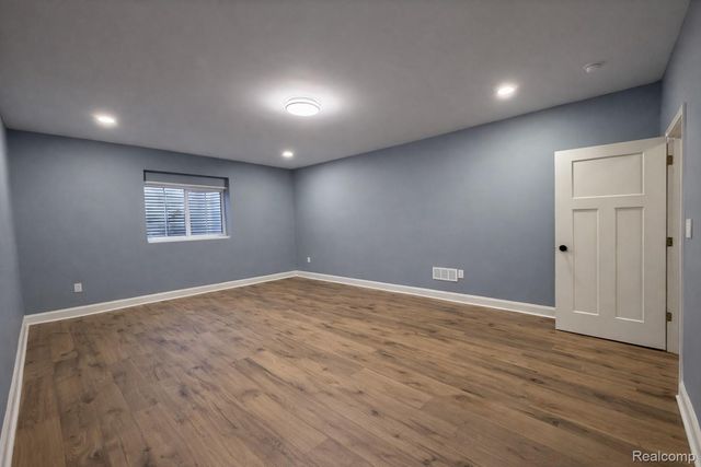 409 6 Mile Road Nw, Alpine Township, MI 49321