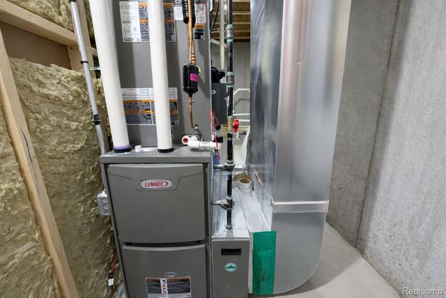 409 6 Mile Road Nw, Alpine Township, MI 49321