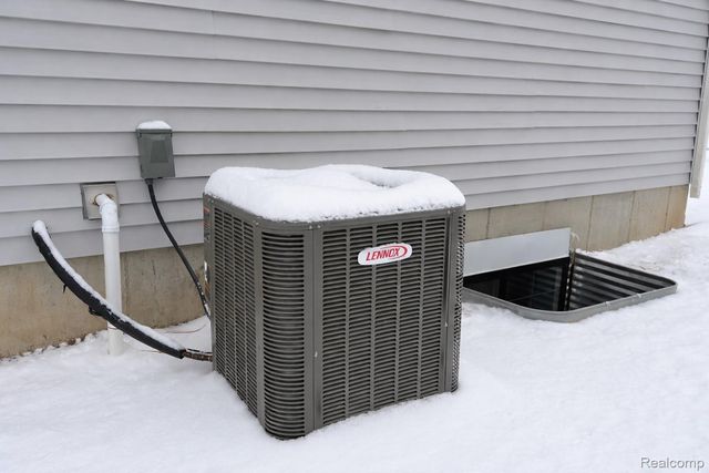 409 6 Mile Road Nw, Alpine Township, MI 49321