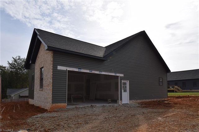 4381 Continental Drive, Pfafftown, NC 27040