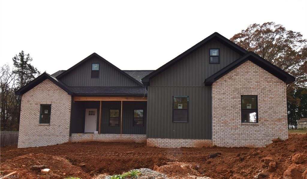 4381 Continental Drive, Pfafftown, NC 27040