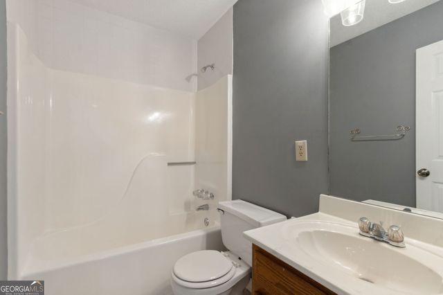 4675 Creek Bluff Drive, Sugar Hill, GA 30518