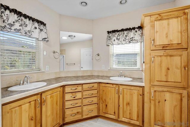 8975 Lawrence Welk Dr 137, Escondido, CA 92026