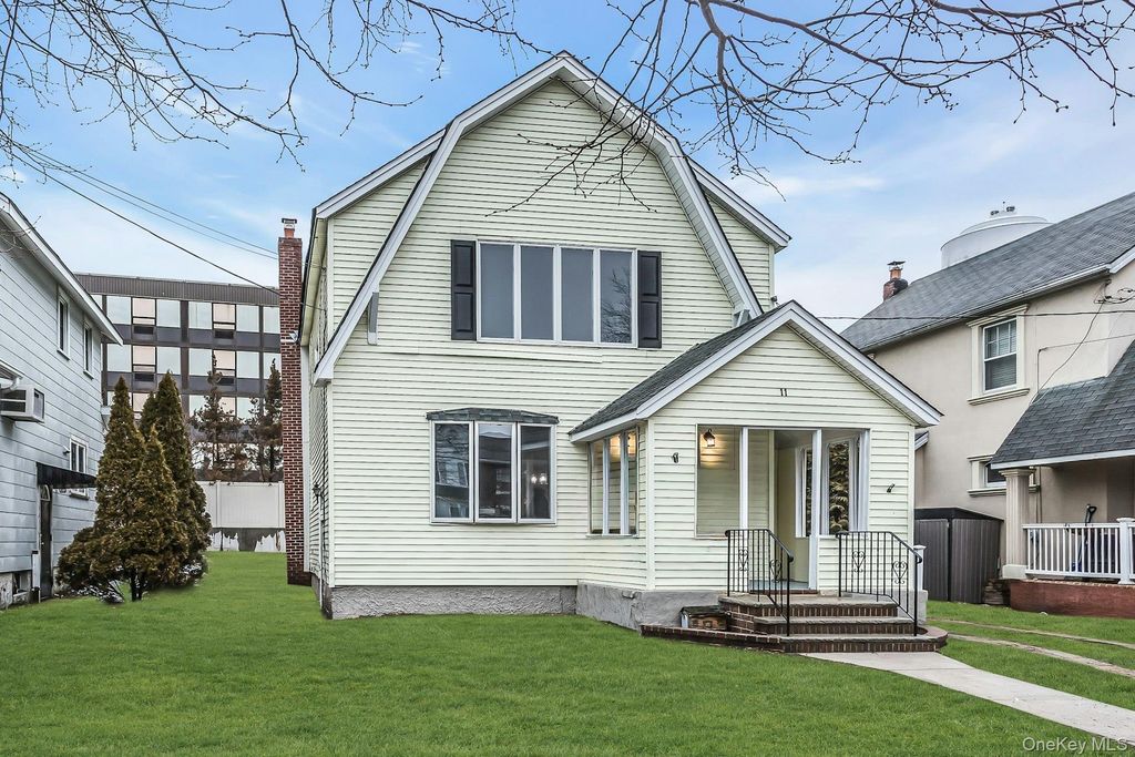 11 Merton Avenue, Lynbrook, NY 11563 — photo 3