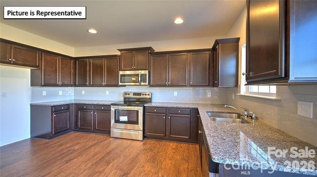 3133 Platinum Pointe Drive, Charlotte, NC 28227