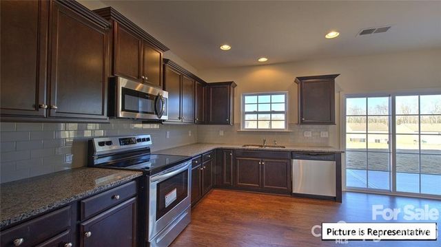 3133 Platinum Pointe Drive, Charlotte, NC 28227