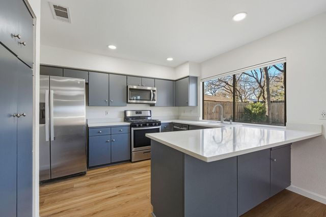 5702 LEWOOD DR, Austin, TX 78745