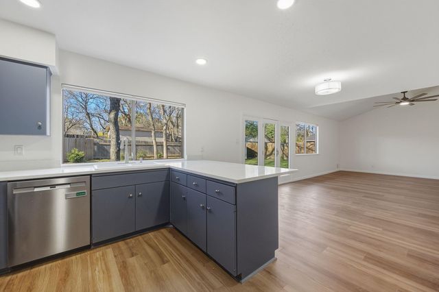 5702 LEWOOD DR, Austin, TX 78745