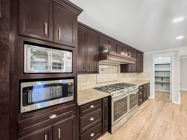 9731 Hadden Road, Baytown, TX 77521