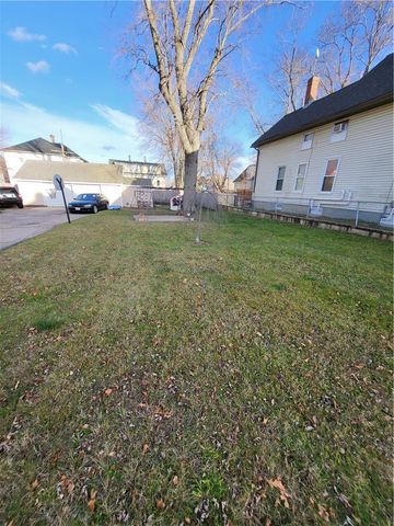 123 4th Avenue, Woonsocket, RI 02895