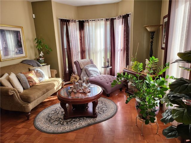 123 4th Avenue, Woonsocket, RI 02895