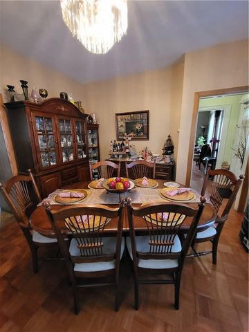 123 4th Avenue, Woonsocket, RI 02895