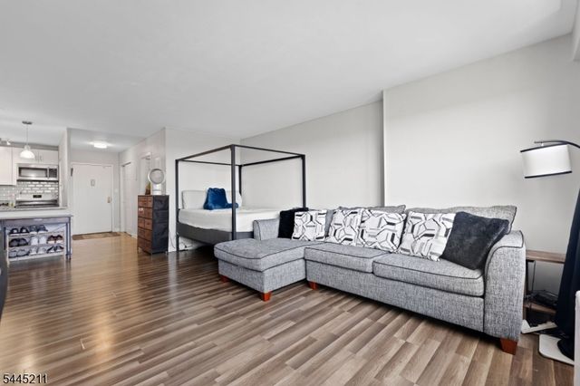 285 Aycrigg Ave, Passaic City, NJ 07055