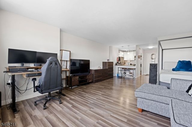 285 Aycrigg Ave, Passaic City, NJ 07055