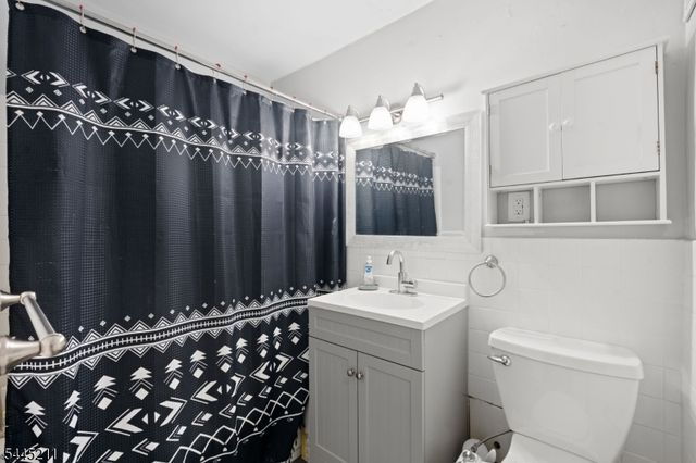 285 Aycrigg Ave, Passaic City, NJ 07055