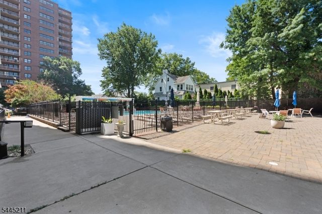 285 Aycrigg Ave, Passaic City, NJ 07055