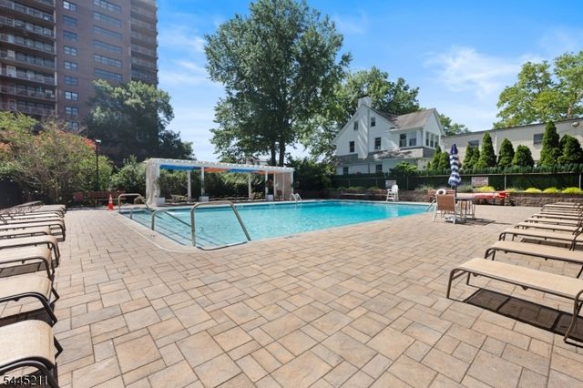 285 Aycrigg Ave, Passaic City, NJ 07055