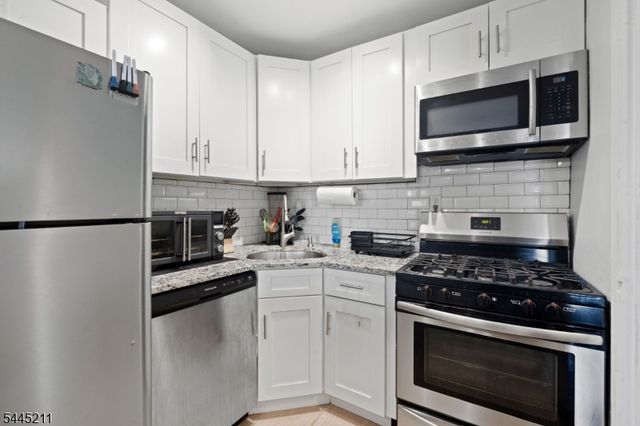 285 Aycrigg Ave, Passaic City, NJ 07055