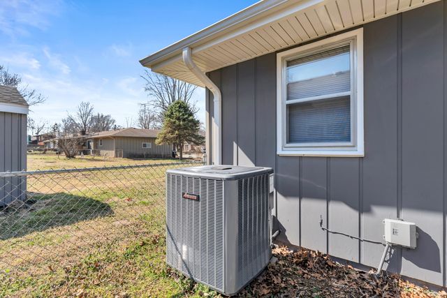 1320 Walnut Lawn Court, Springfield, MO 65807