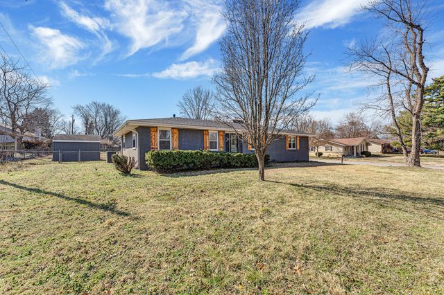1320 Walnut Lawn Court, Springfield, MO 65807