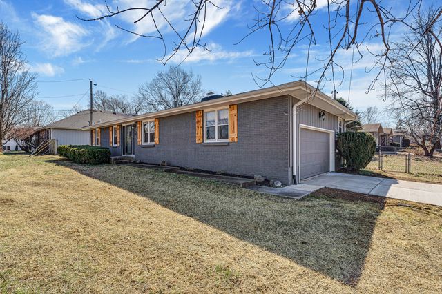 1320 Walnut Lawn Court, Springfield, MO 65807