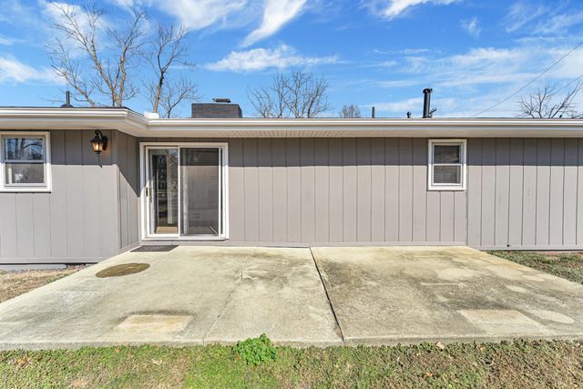 1320 Walnut Lawn Court, Springfield, MO 65807