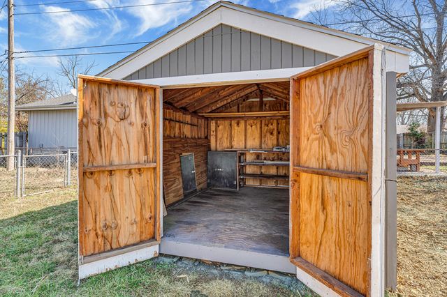 1320 Walnut Lawn Court, Springfield, MO 65807