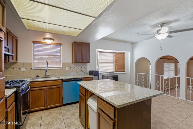 11700 CASA VIEW Drive, El Paso, TX 79936