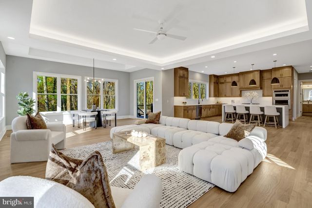 4824 VILLAGE DR, Fairfax, VA 22030