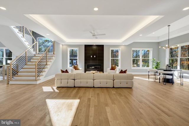 4824 VILLAGE DR, Fairfax, VA 22030