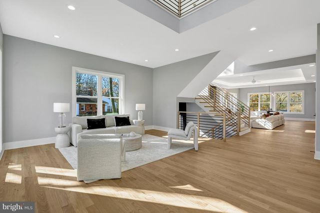 4824 VILLAGE DR, Fairfax, VA 22030