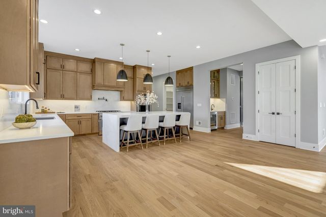 4824 VILLAGE DR, Fairfax, VA 22030