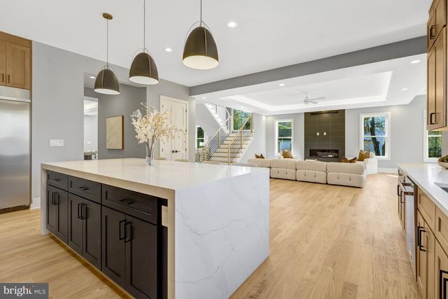 4824 VILLAGE DR, Fairfax, VA 22030