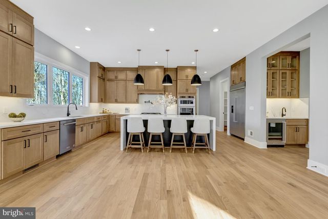 4824 VILLAGE DR, Fairfax, VA 22030