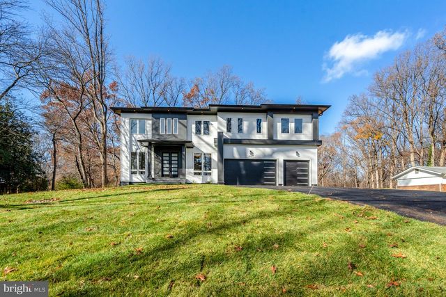 4824 VILLAGE DR, Fairfax, VA 22030