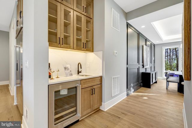 4824 VILLAGE DR, Fairfax, VA 22030