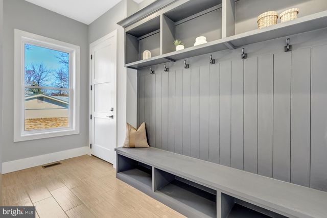 4824 VILLAGE DR, Fairfax, VA 22030