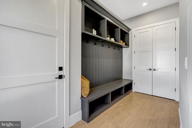 4824 VILLAGE DR, Fairfax, VA 22030