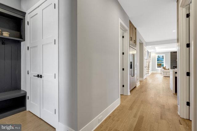 4824 VILLAGE DR, Fairfax, VA 22030