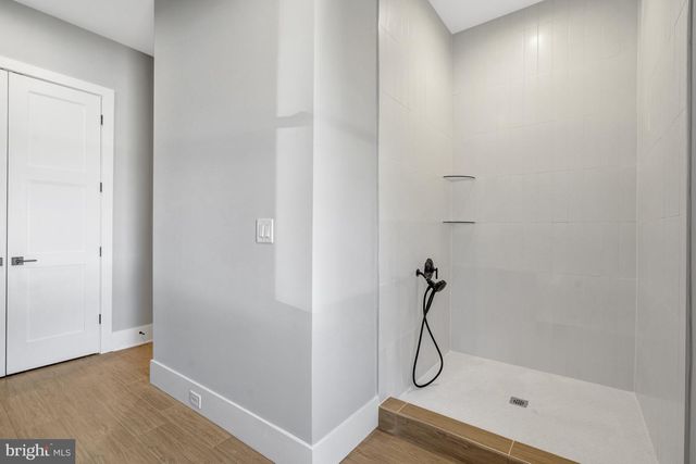 4824 VILLAGE DR, Fairfax, VA 22030