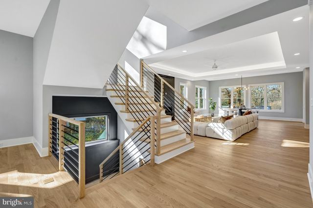 4824 VILLAGE DR, Fairfax, VA 22030