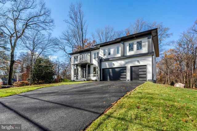 4824 VILLAGE DR, Fairfax, VA 22030