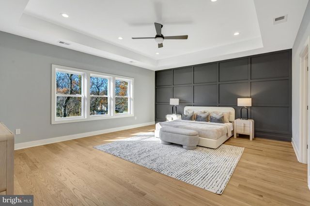 4824 VILLAGE DR, Fairfax, VA 22030