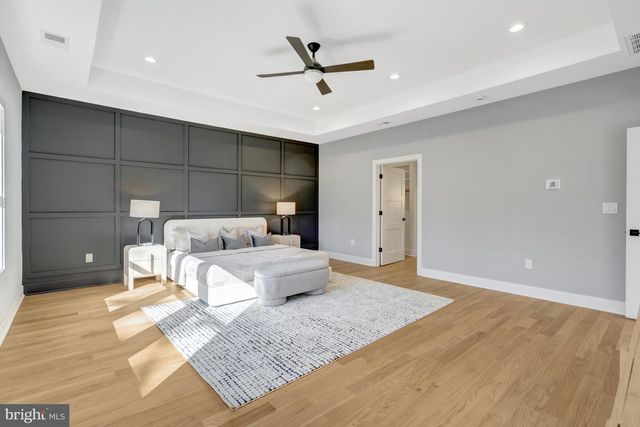 4824 VILLAGE DR, Fairfax, VA 22030