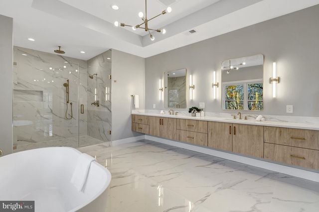 4824 VILLAGE DR, Fairfax, VA 22030