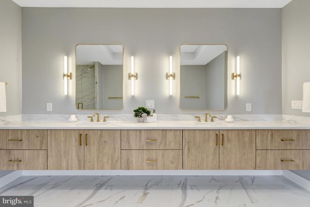 4824 VILLAGE DR, Fairfax, VA 22030