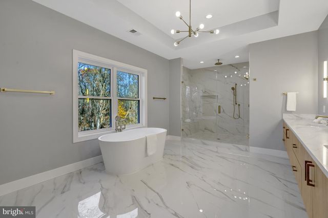 4824 VILLAGE DR, Fairfax, VA 22030