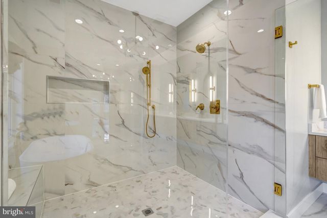 4824 VILLAGE DR, Fairfax, VA 22030