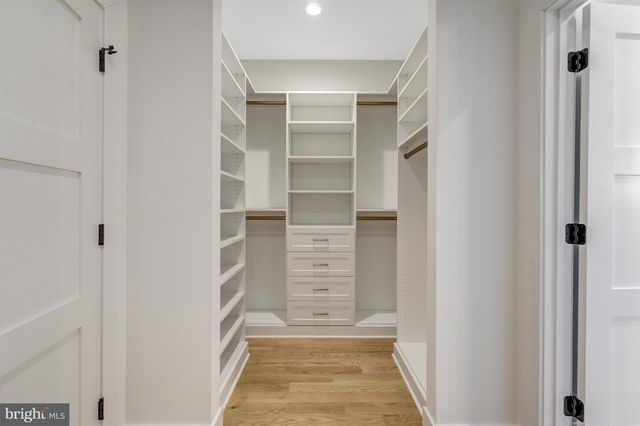 4824 VILLAGE DR, Fairfax, VA 22030