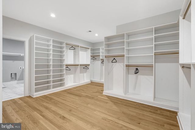 4824 VILLAGE DR, Fairfax, VA 22030